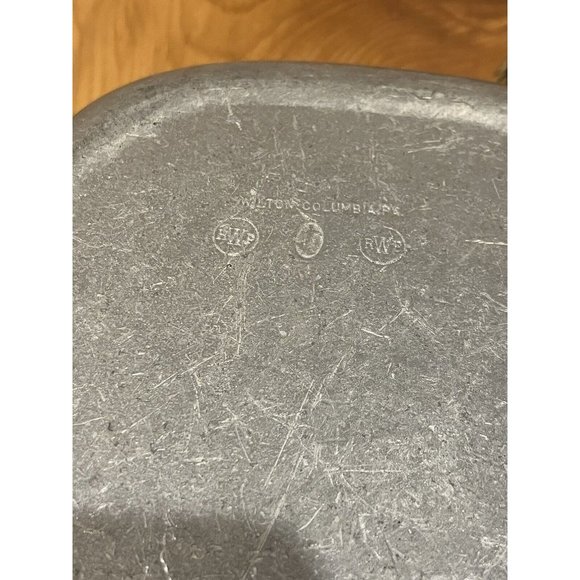 2x Wilton Columbia PA Distressed Bible Pewter ~ Give Us This Day Our Daily Bread - Picture 7 of 7